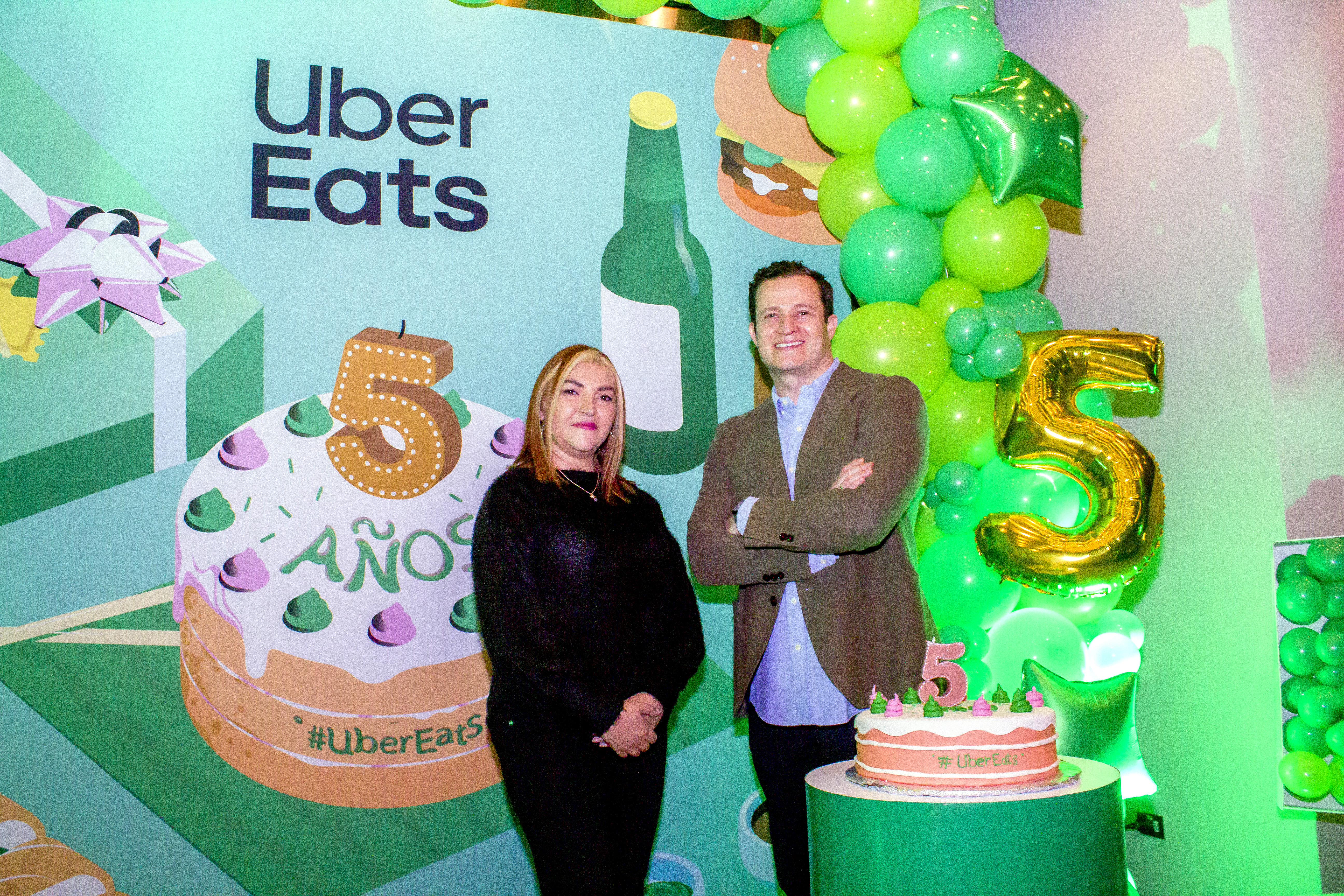 Carolina Coto, gerente de comunicación de Uber para Centroamérica y de Caribe; y Daniel Monge, Daniel Monge, gerente general de Uber Eats para la Región Andina, Centroamérica y el Caribe. Foto Prensa Libre: Cortesía Gabriela Santisteban