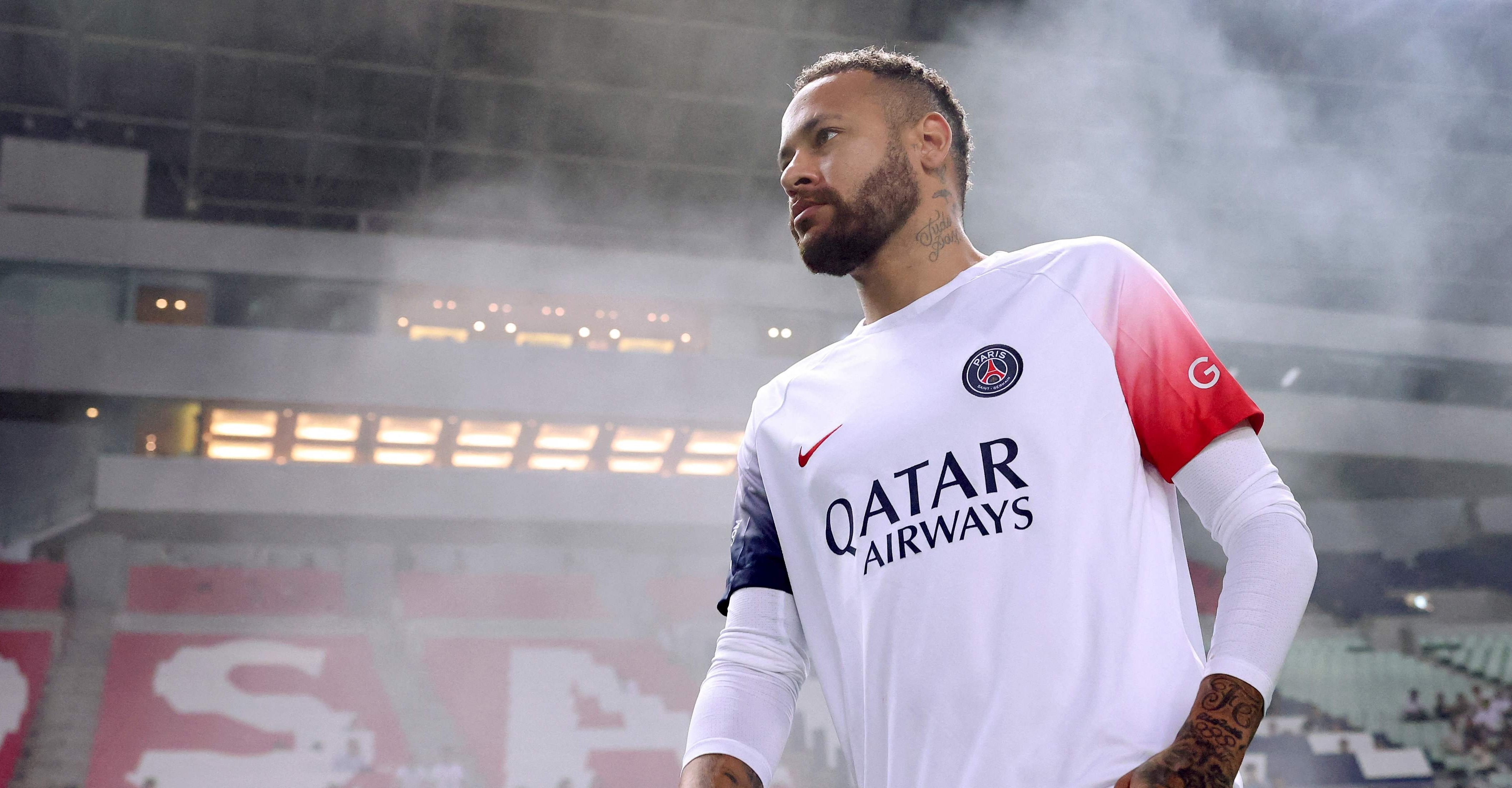 Neymar parte rumbo a Arabia