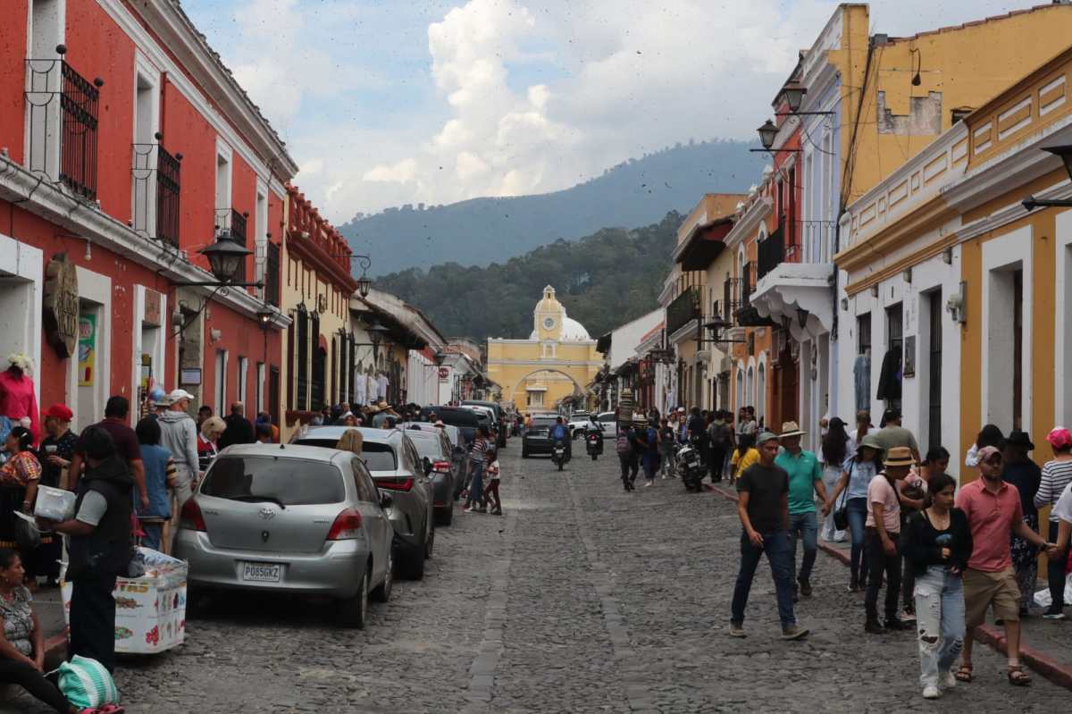 Fin de semana largo: Así aprovechan los guatemaltecos el descanso extendido para pasaer por Antigua Guatemala