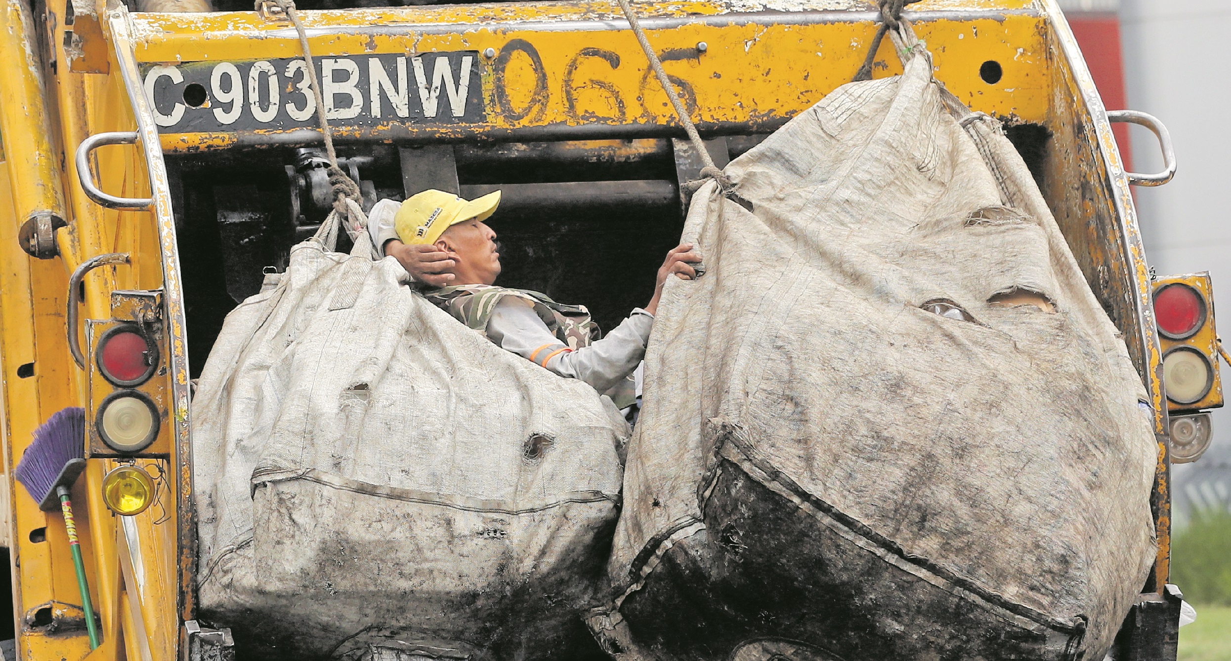 Los recolectores de basura anunciaron un paro por su inconformidad con el Reglamento para el manejo de residuos y desechos sólidos, pero este 22 de julio, anunciaron una mesa de diálogo con el Marn. (Foto Prensa Libre: Hemeroteca PL)