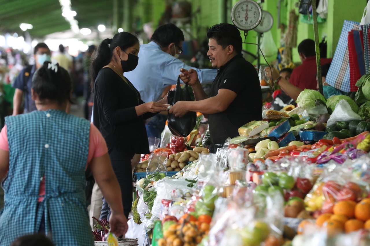 El cálculo para medir el Índice de Precios al Consumidor (IPC) y el costo de la Canasta Básica de Alimentos (CBA) cambiará en enero del 2024, confirmaron las autoridades del INE. (Foto Prensa Libre: Hemeroteca PL)  