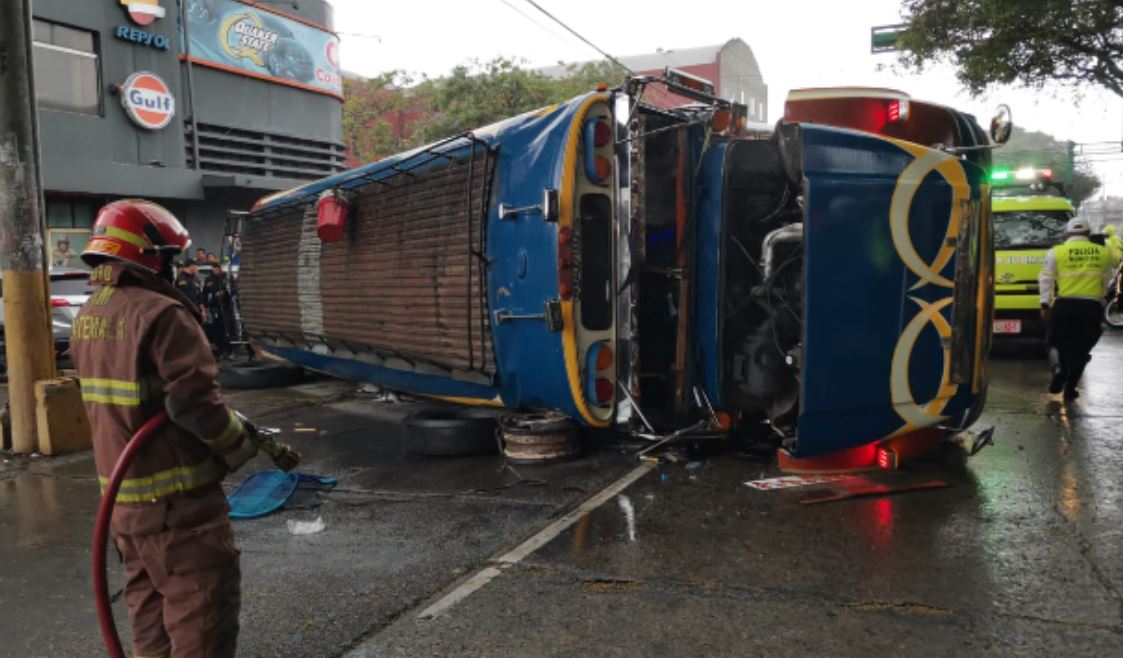 (Foto de referencia) La siniestralidad ha aumentado este año, según cifras oficiales Gran cantidad de accidentes son protagonizados por buses. (Foto Prensa Libre: Hemeroteca PL)