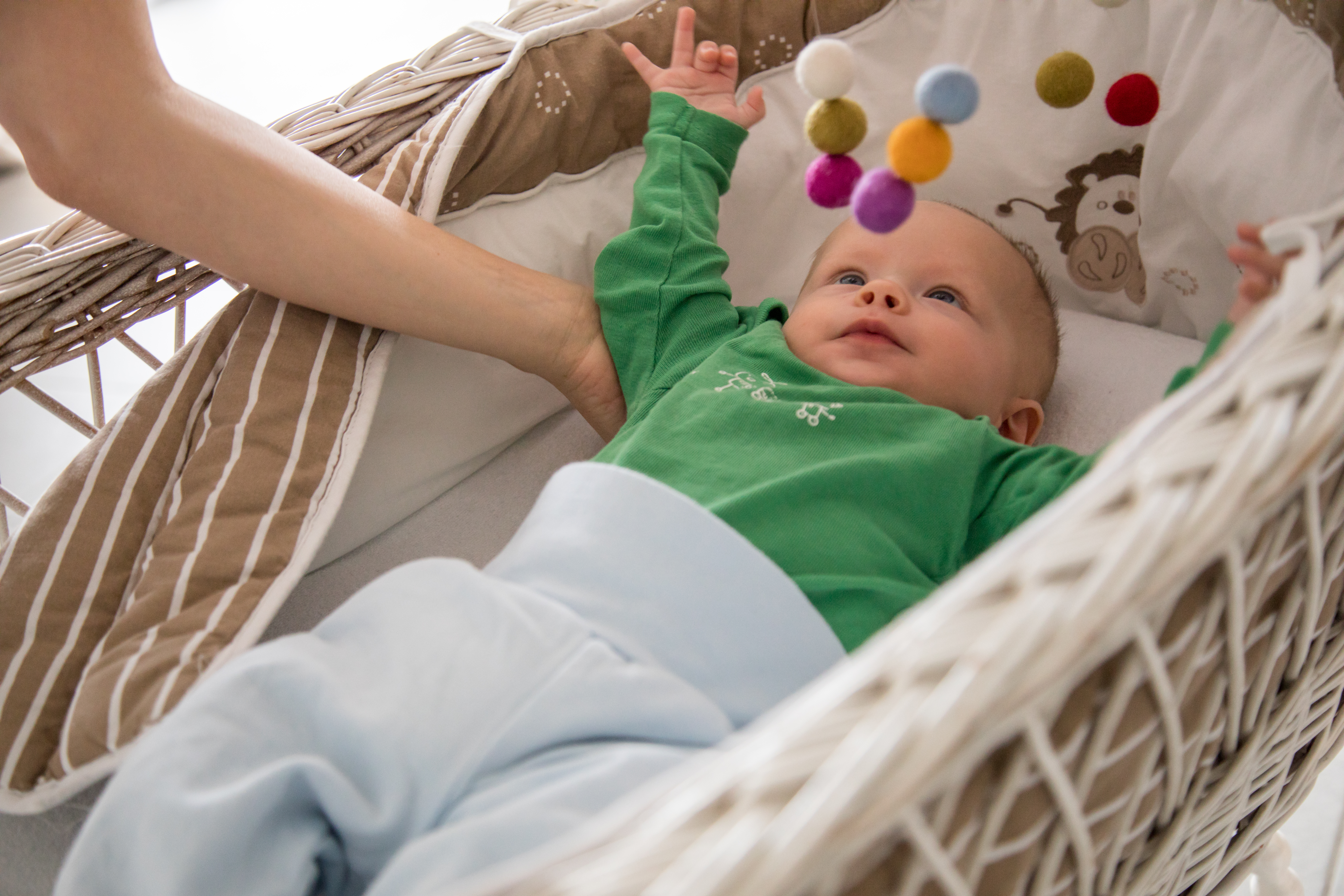 ¿Cuál es la posición correcta para que duerma un bebe?