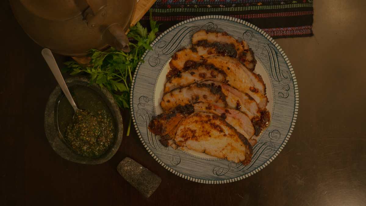Lomo de cerdo con alioli, recetas del siglo XIX, reproducidas por el chef Esteban García. (Foto Prensa Libre, cortesía de Andrés Fernández)