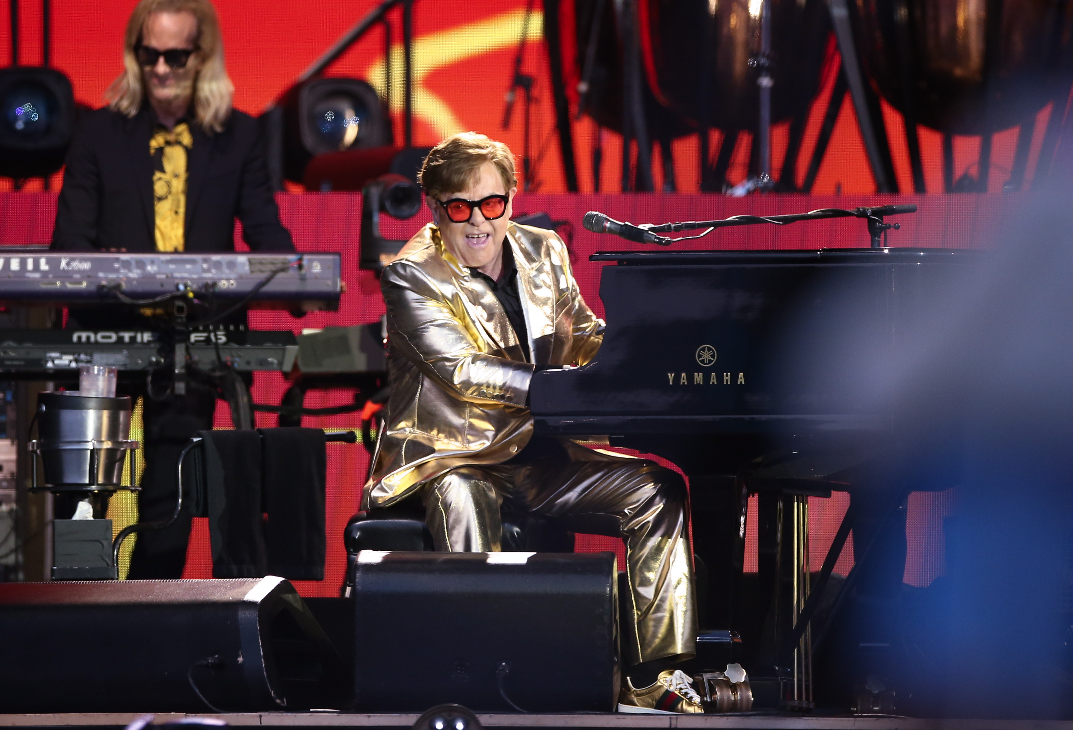 “Tocar para ustedes ha sido mi razón de vivir”: así se despidió Elton John de los escenarios en su último concierto en Estocolmo