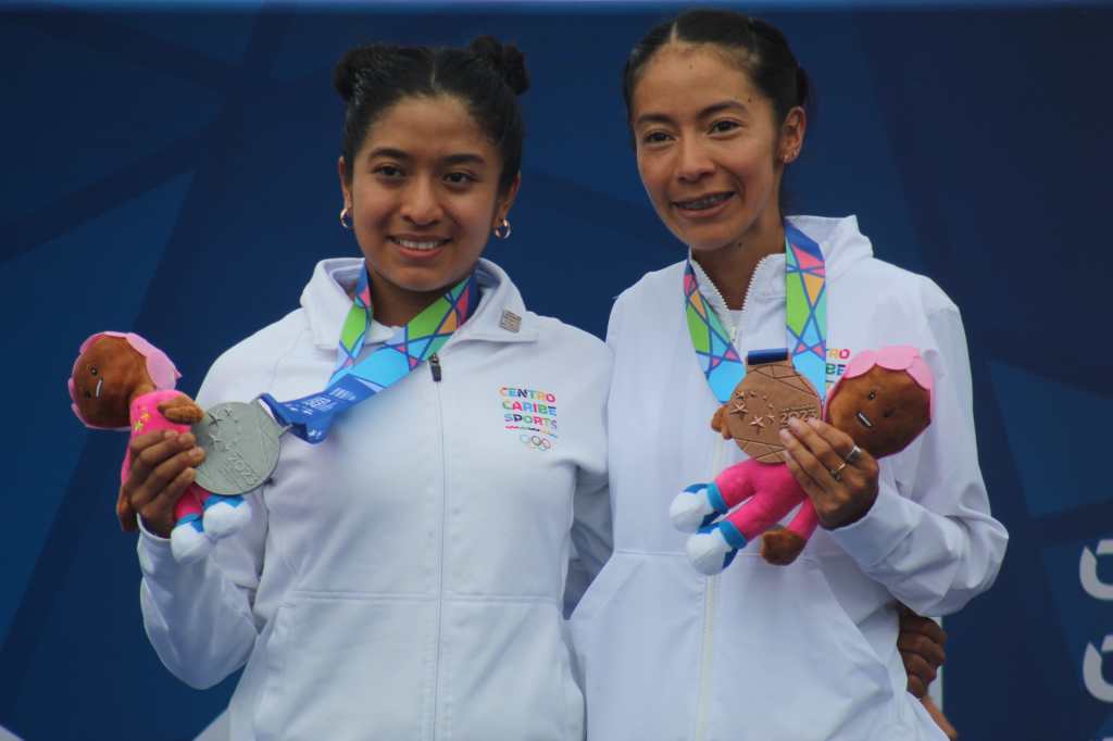 Las guatemaltecas María Peinado y Maritza Poncio se cuelgan la plata 🥈y bronce 🥉en los 20Km en San Salvador 2023.