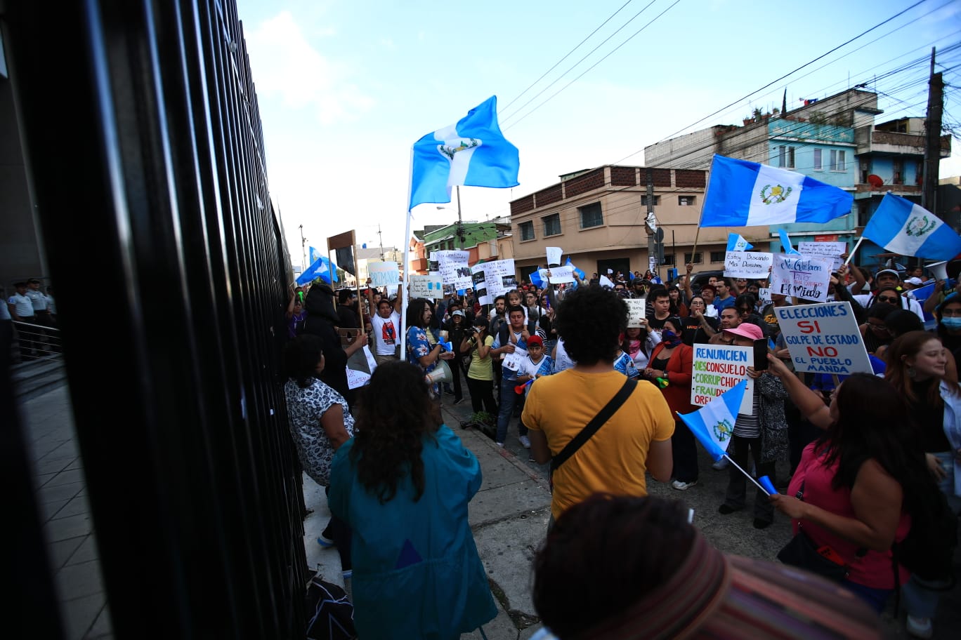 MANIFIESTAN FRENTE AL MP