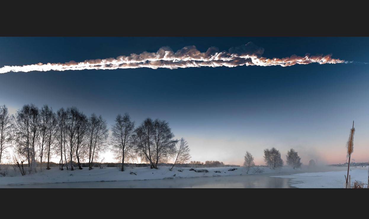 Imagen del paso de un meteoro por los cielos de Rusia. (Foto Prensa Libre: M. Ahmetvaleev/JPL/NASA via The New York Times)