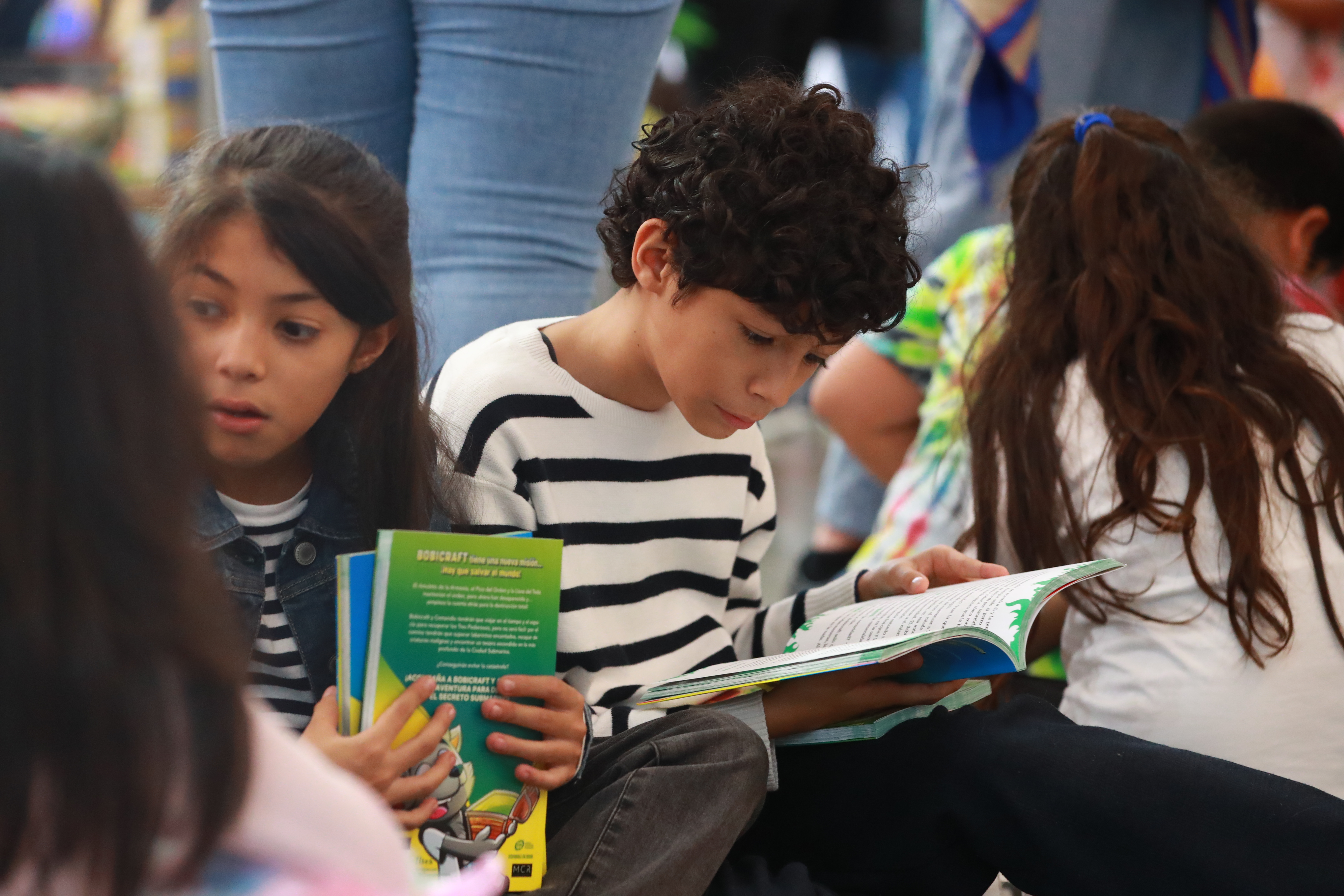 Filgua 2023: Niños y jóvenes abarrotan la feria el libro y celebran a Bobicraft