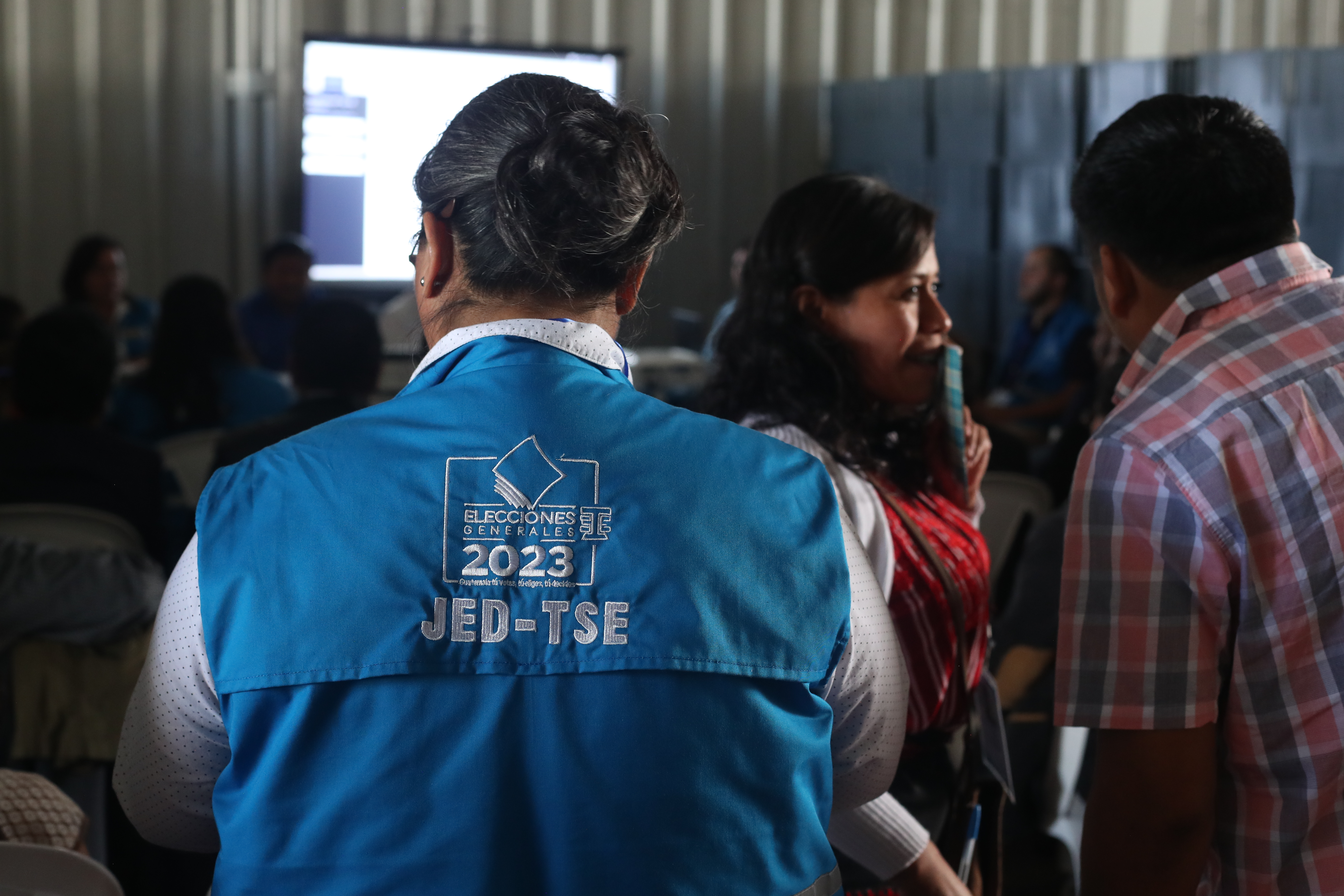 Jordi Cañas calificó como deplorable la actitud de acoso de algunos fiscales de los partidos políticos con los miembros de las juntas. (Foto Prensa Libre: Juan Diego Gonzáles)