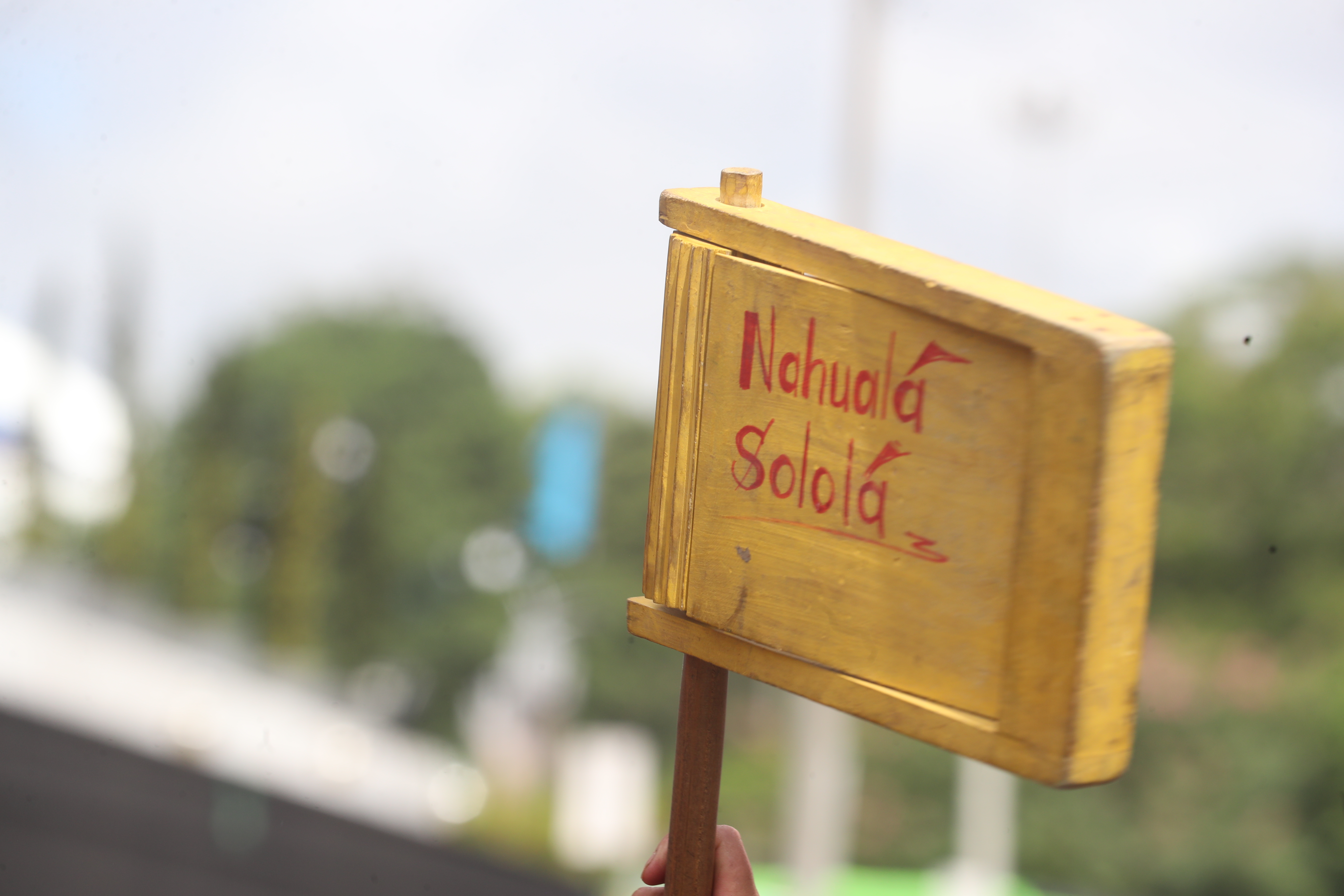 MANIFESTACIîN MUNICIPIO DE NAHUALç. Pobladores del municipio de Nahual del departamento de Solol, se manifestaron pacficamente frente a Torre de Tribunales para exigir que el trmite, solicitado hace 1 ao, del antejuicio del alcalde de Santa Catarina Ixtahuacn, Pascal Tambriz, por toda la violencia que ha generado.

Juan Diego Gonzlez.  240723