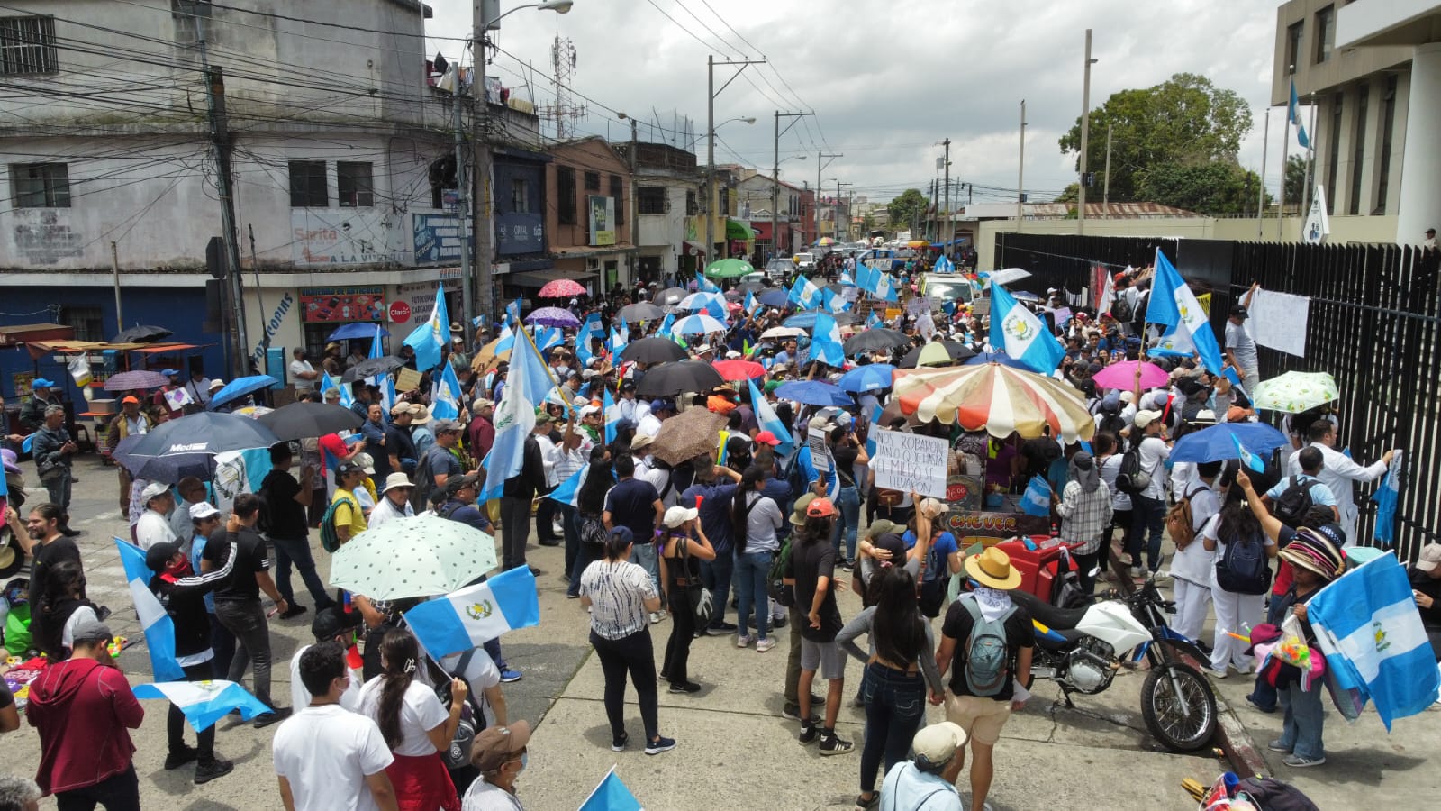 PROTESTA FRENTE AL MP