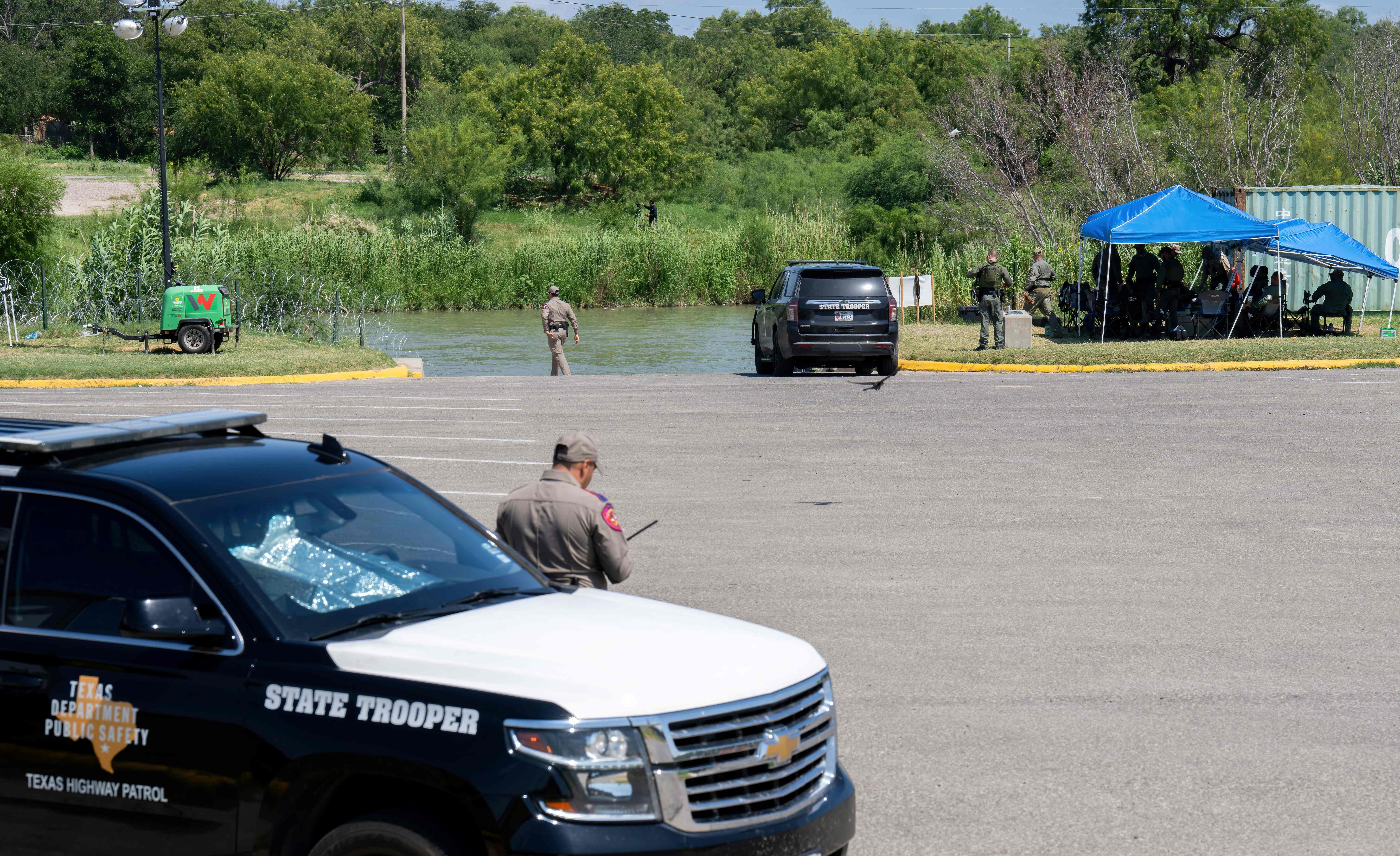 Los controles migratorios se fortalecen en zonas fronterizas de El Paso, Texas. (Foto Prensa Libre: AFP)