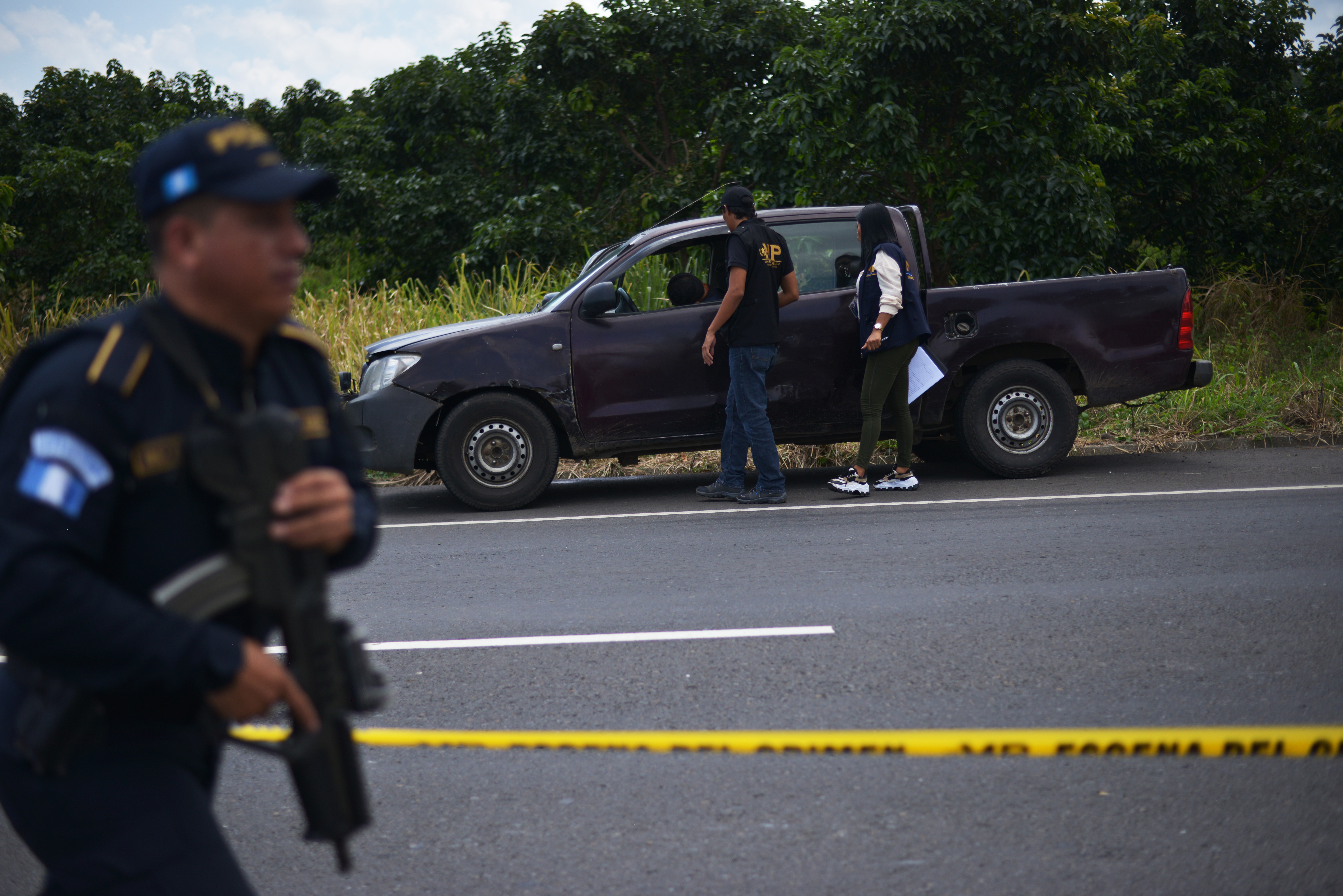 Dos agentes del SP perdieron la vida durante la liberación de un reo en el Kilómetro203 de la ruta al Pacífico. (Foto Prensa Libre: Victoria Ruiz)