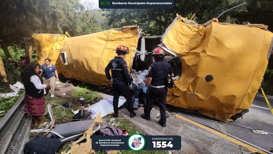 Accidente de bus deja a tres fallecidos en la ruta a Antigua Guatemala