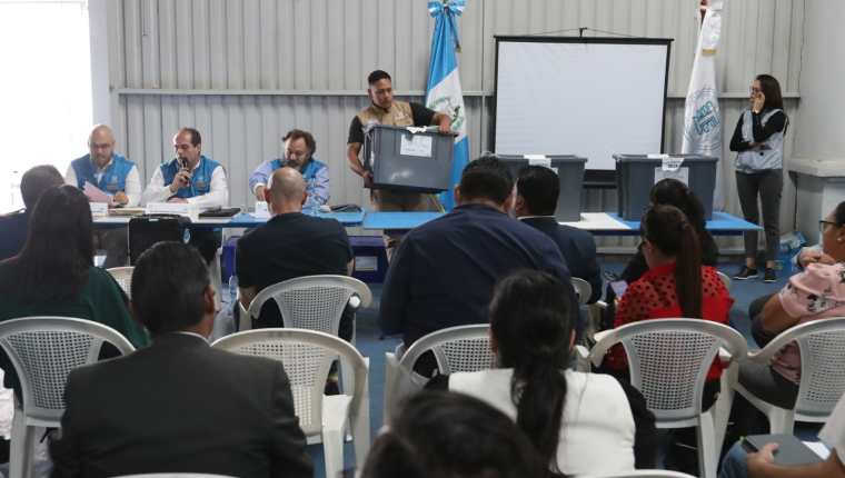 La audiencia de la JEDC continuará este miércoles, mientras que la JED de Guatemala comenzara con su audiencia. Fotografía: Prensa Libre (Roberto López). 