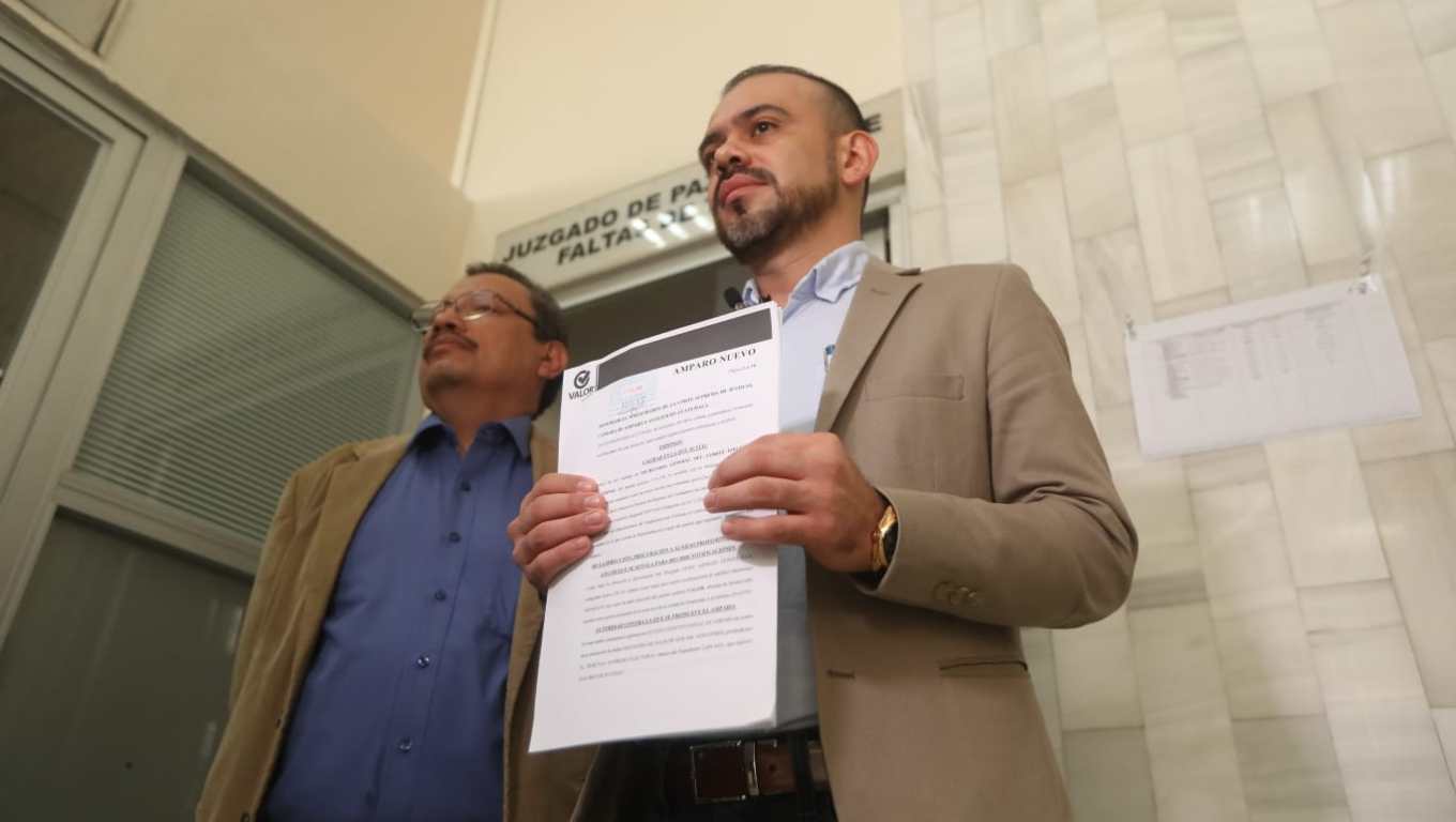 Elmer Palencia, fiscal nacional de Valor, presentó la acción de amparo contra la decisión del TSE de repetir las elecciones en San Miguel Petapa. Fotografía: Prensa Libre.