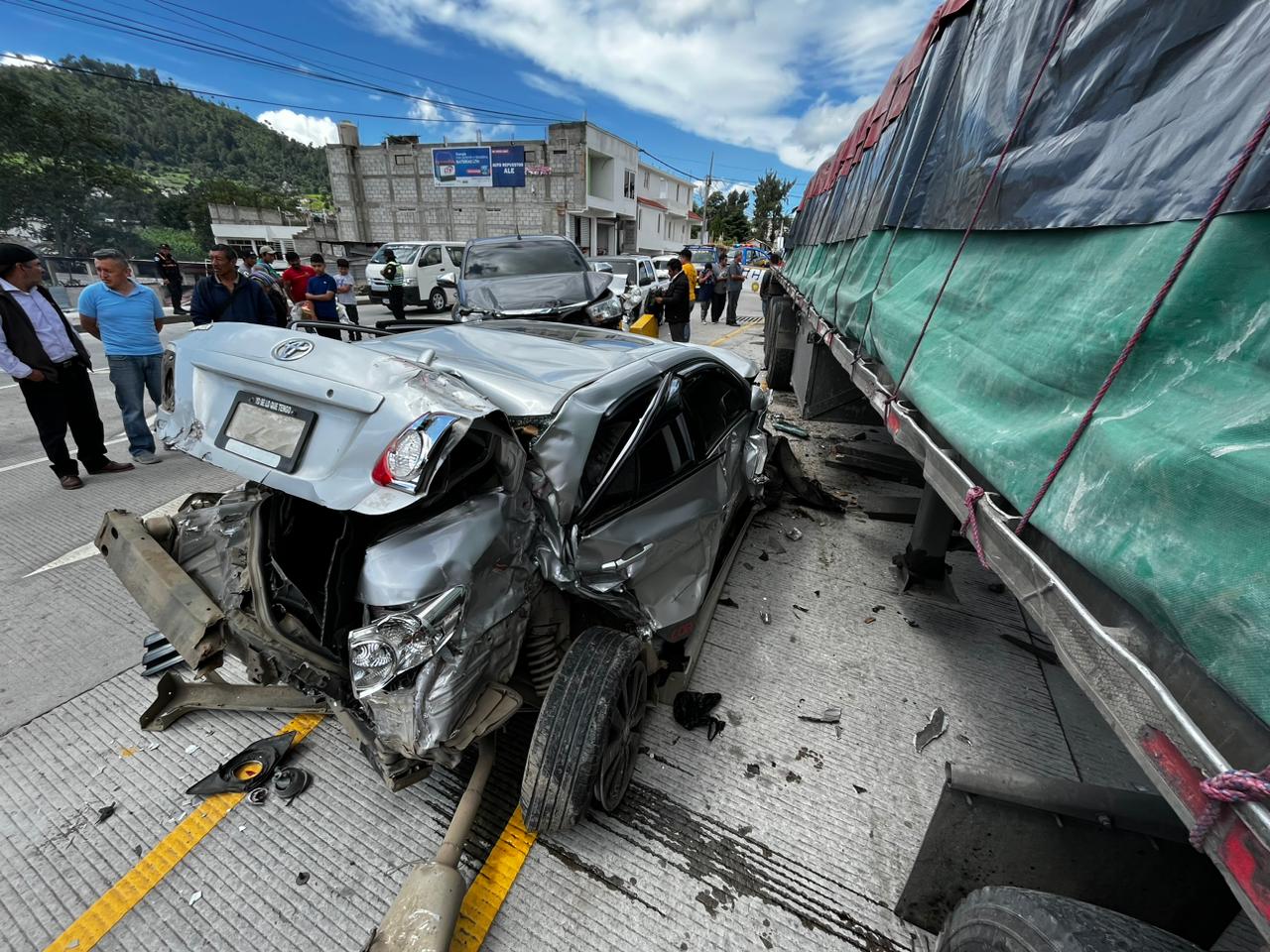 Tráiler sin frenos: así quedaron los vehículos involucrados en accidente múltiple en cruce Cuatro Caminos, Totonicapán