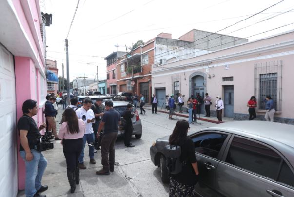 Allanamiento que llevaron a cabo la Feci y la PNC en el área de Recursos Humanos del Registro de Ciudadanos del TSE. (Foto Prensa Libre: Esbin García)