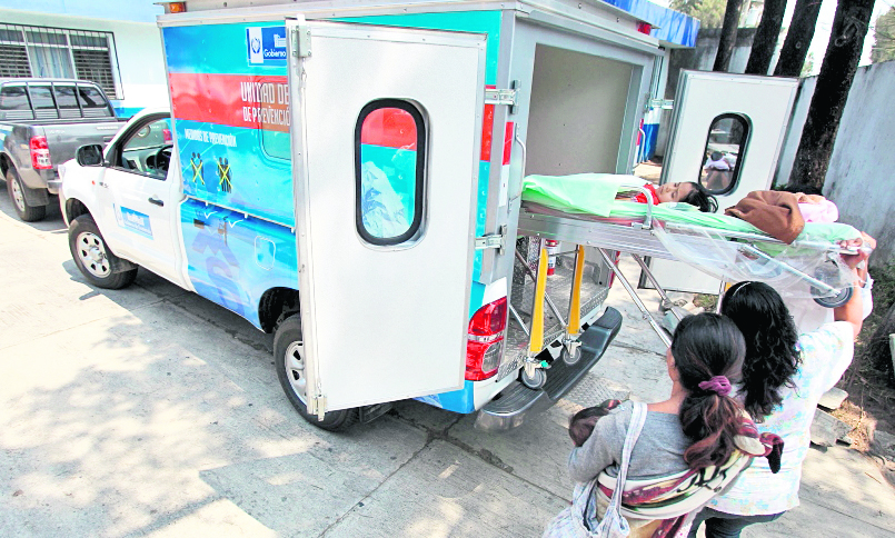 El sistema de salud pública tiene poco más de 500 ambulancias para cubrir emergencias en el primero y segundo nivel de atención. (Foto Prensa Libre: Hemeroteca)