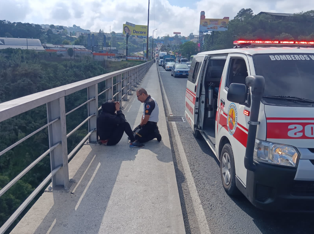 Qué se sabe de la mujer que trató de lanzarse del Puente Belice y fue rescatada por los Bomberos Voluntarios
