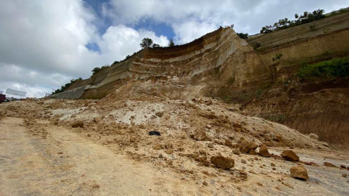 Nuevo derrumbe bloquea el paso en Libramiento de Chimaltenango: emergencias en la “Megaobra” se han repetido 25 veces