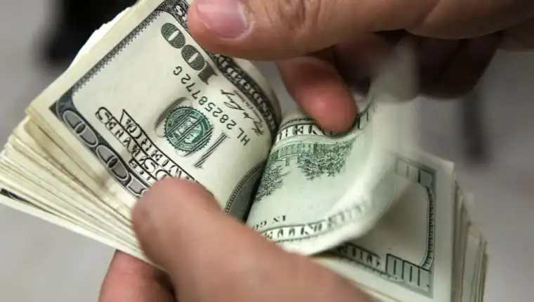 Alza el valor del dólar