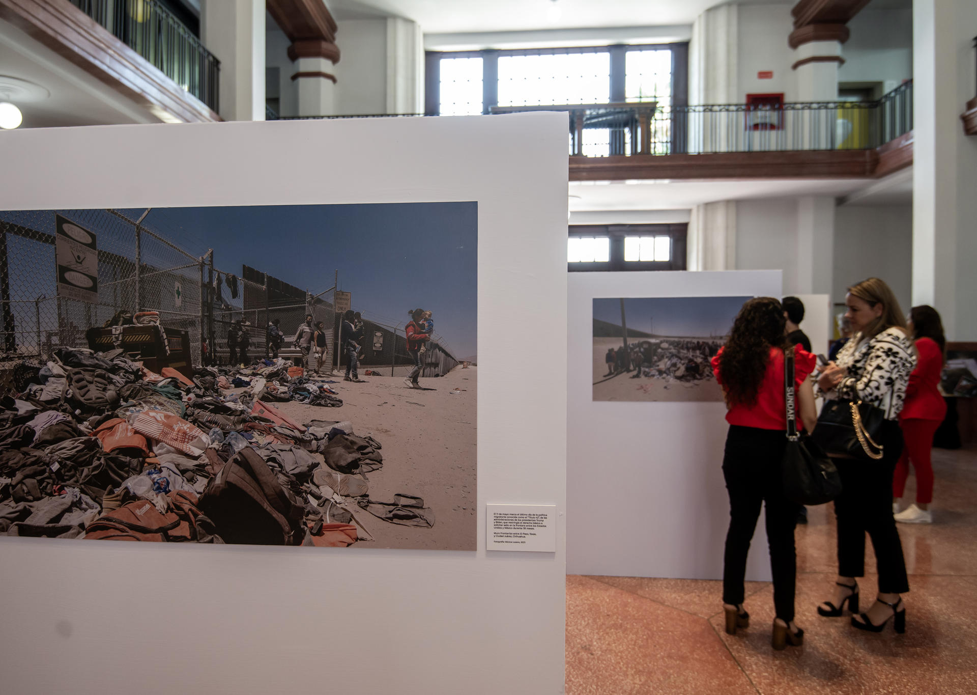 Una exposición de arte multimedia exhibe las tragedias de migrantes en el norte de México