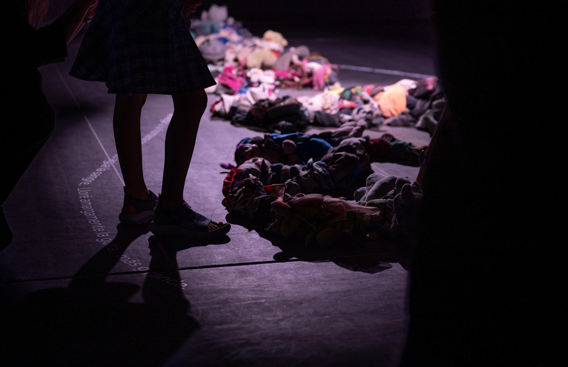 Una exposición de arte multimedia exhibe las tragedias de migrantes en el norte de México