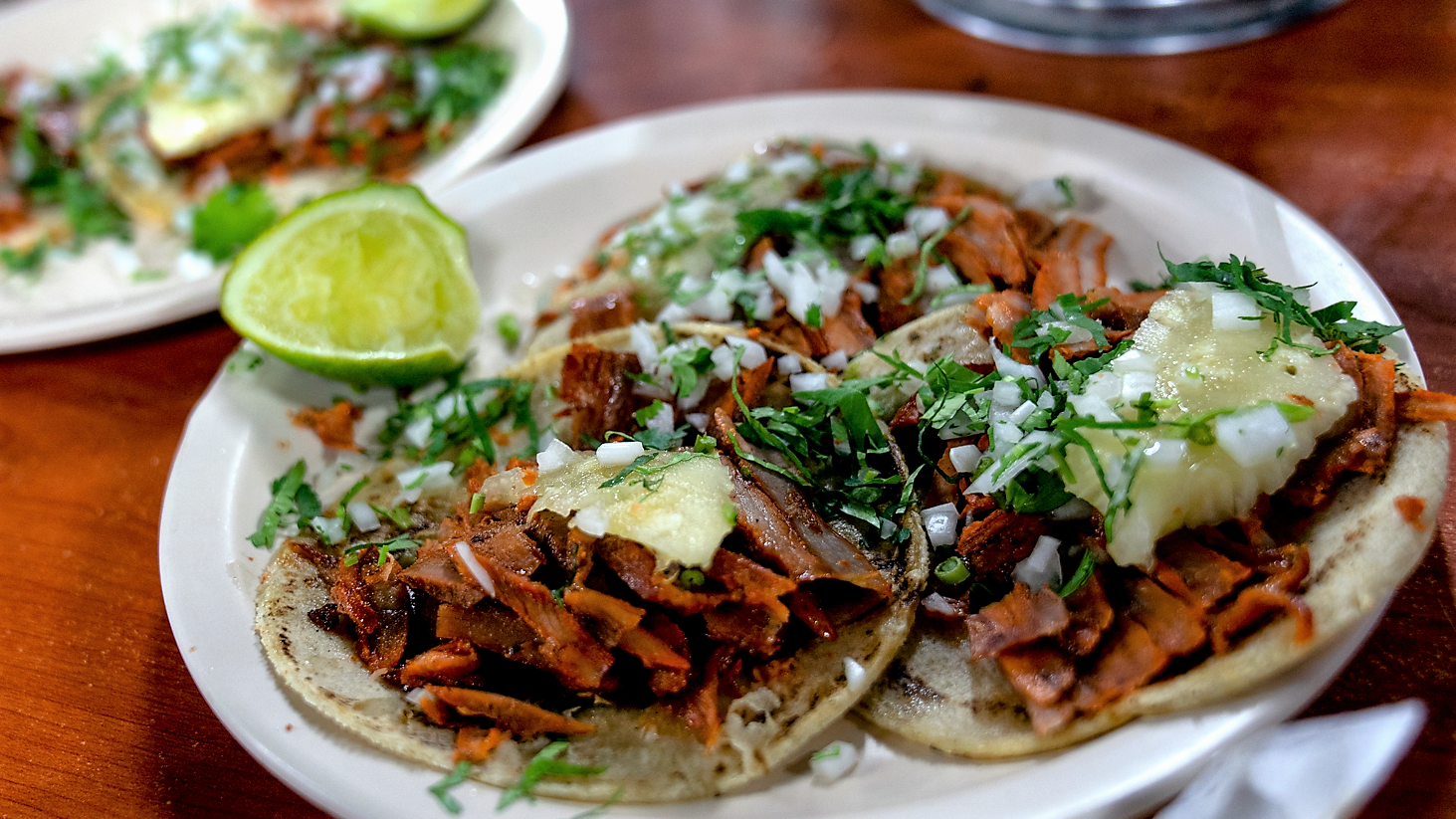 De la amplia variedad de tacos, los de pastor son los más populares en Ciudad de México. (GETTY IMAGES)