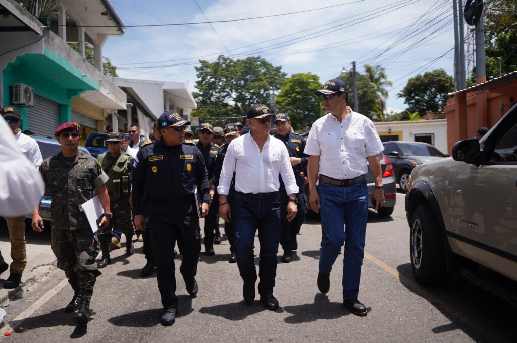 Funcionarios del Ministerio de Gobernación viajaron este 28 de julio a la frontera con El Salvador en Valle Nuevo, en Jalapatagua, Jutiapa. (Foto Prensa Libre: Mingob).