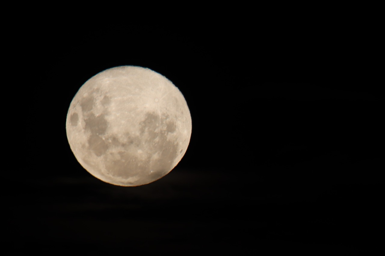 Luna nueva (Prensa Libre: Pixabay)