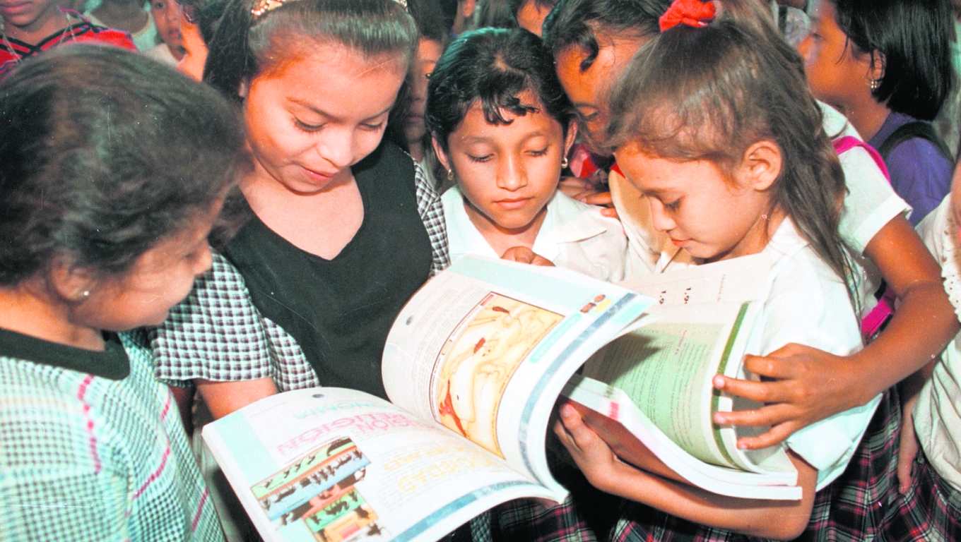 Los estudiantes de primaria aún no reciben los libros de texto del 2023. (Foto Prensa Libre: Hemeroteca PL)