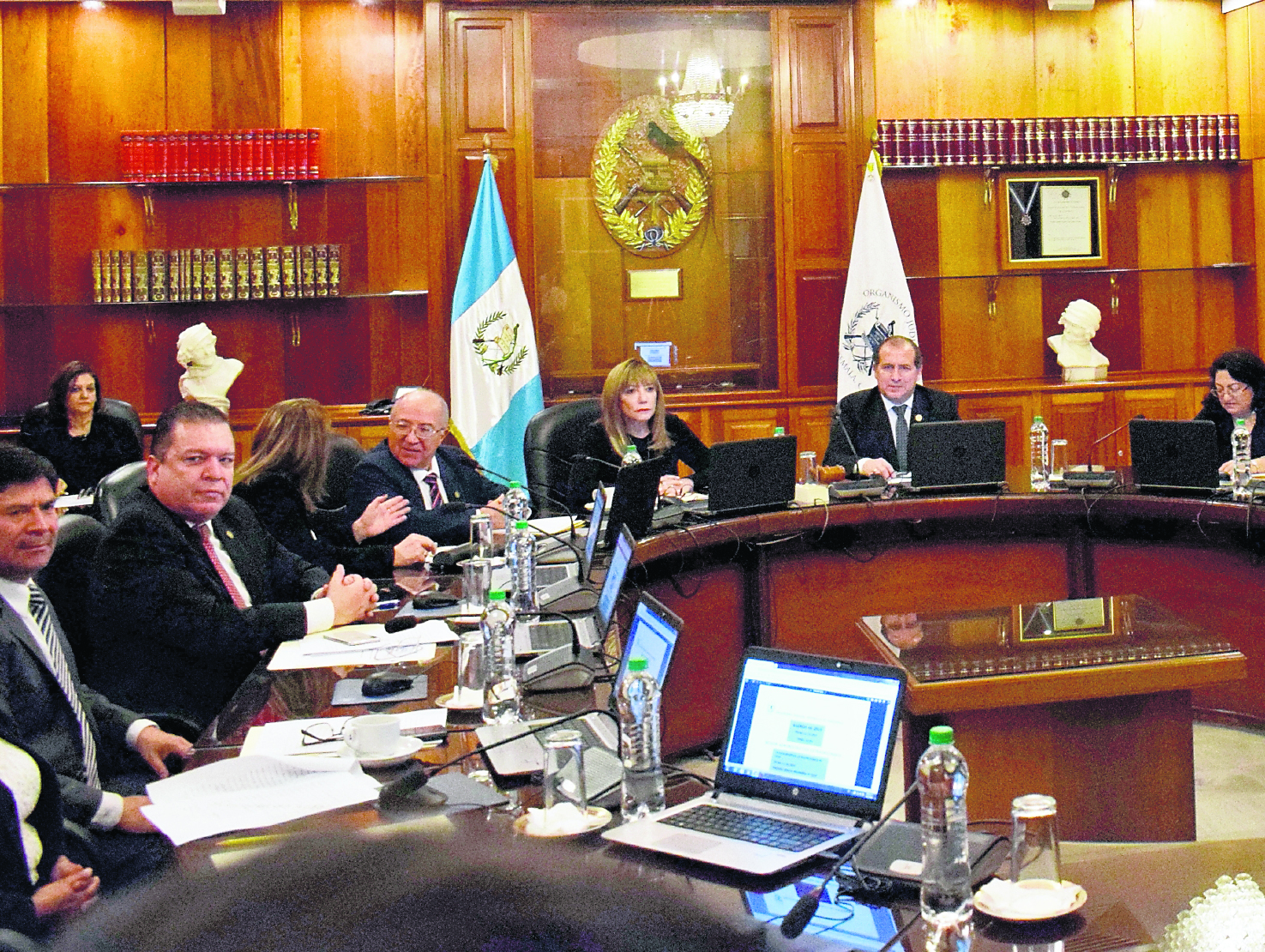 Reunión de magistrados de la Corte Suprema de Justicia (CSJ) durante una sesión extraordinaria. (Foto Prensa Libre: María Renee Barrientos Gaytán)