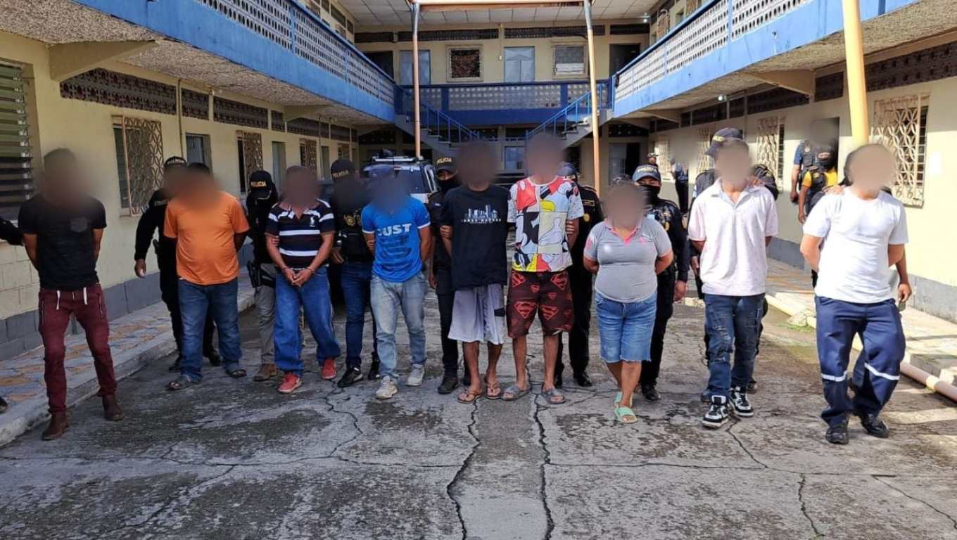 45 personas fueron detenidas en operativos de la PNC y MP contra la mara Salvatrucha, por casos de extorsión y sicariato. (Foto Prensa Libre: PNC)