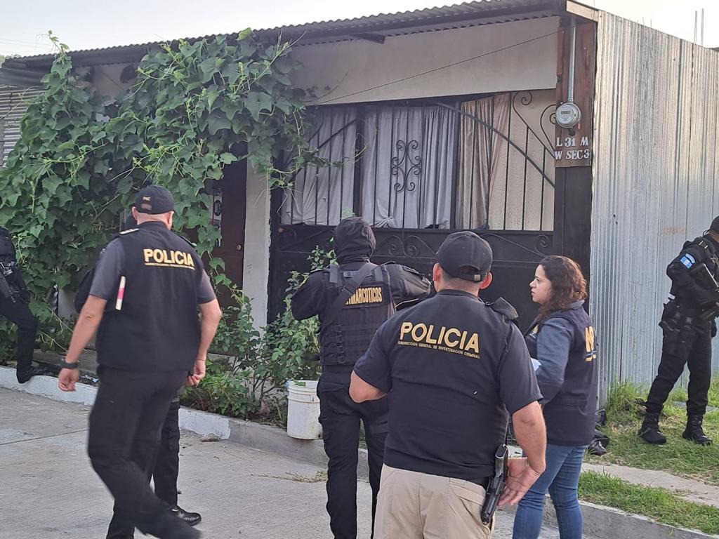 Operativo del MP y la PNC en seguimiento al caso Pitayass, en donde se han detenido 6 personas este 28 de julio de 2023. (Foto Prensa Libre: MP)