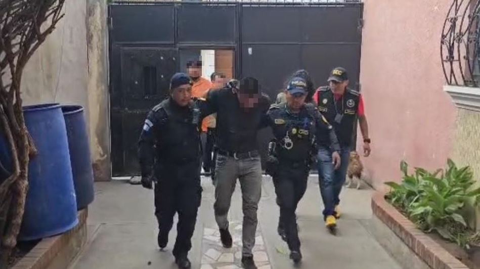Tres hombres capturados y un menor remitido a un juzgado como presuntos responsables de la balacera en el desfiel hípico de Huehuetenango, en el que murieron 3 personas. (Foto Prensa Libre: PNC)