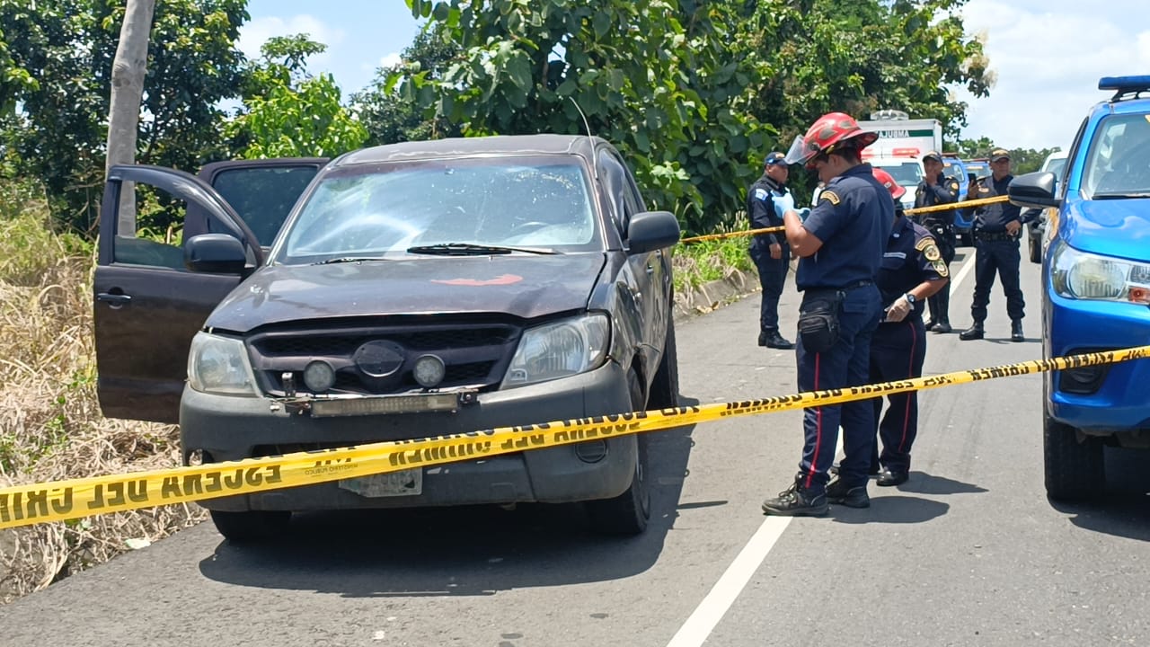 En este vehículo era conducido German Eduardo Mazariegos López, de 29 años, que se supone fue rescatado por cómplices. Para lograrlo mataron a dos trabajadores de presidios. (Foto Prensa Libre: Hemeroteca PL).
