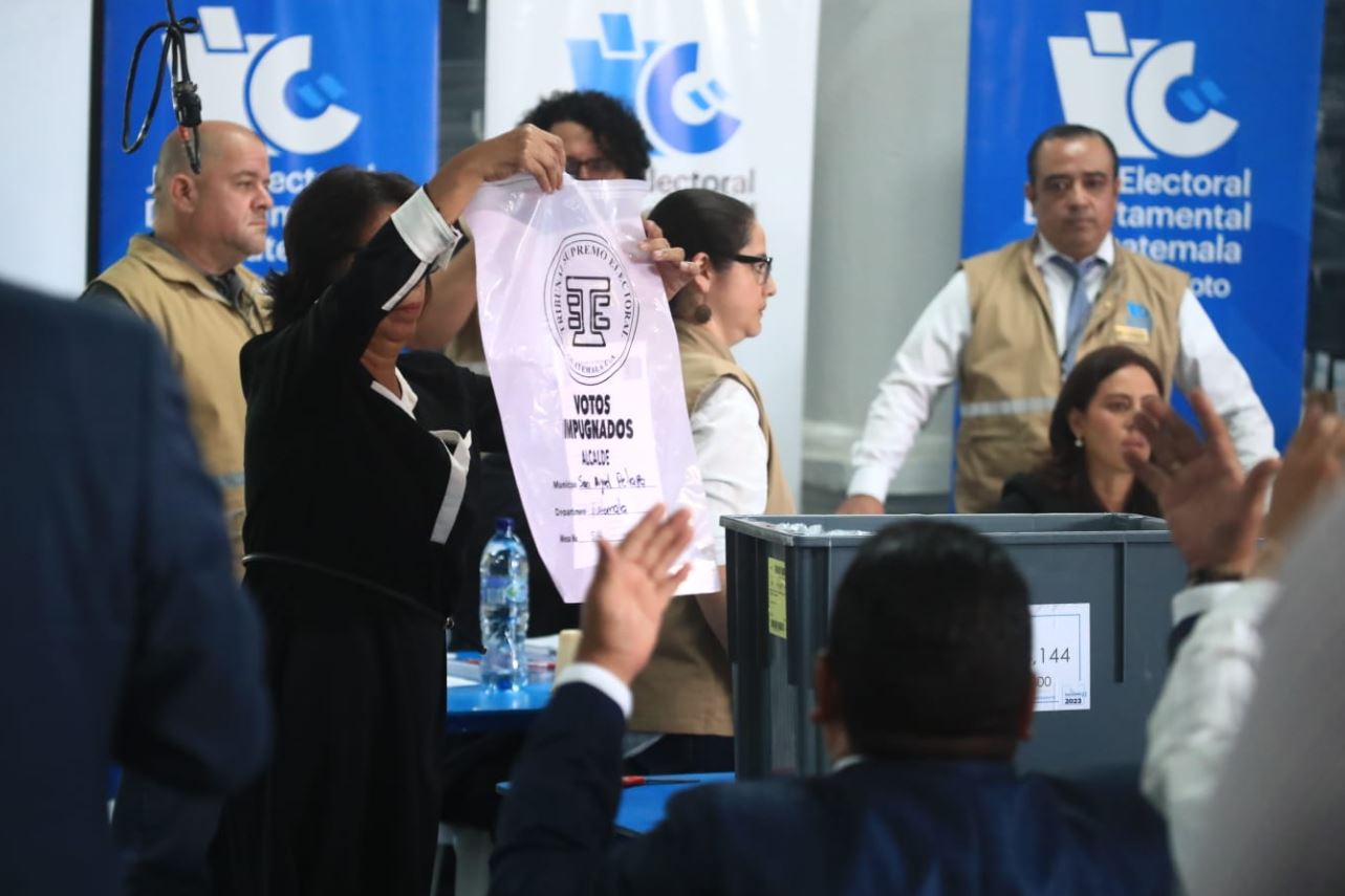 12 JED ya concluyeron con la audiencia de revisión de escrutinios que ordenó la CC. (Foto Prensa Libre: Carlos Hernández)