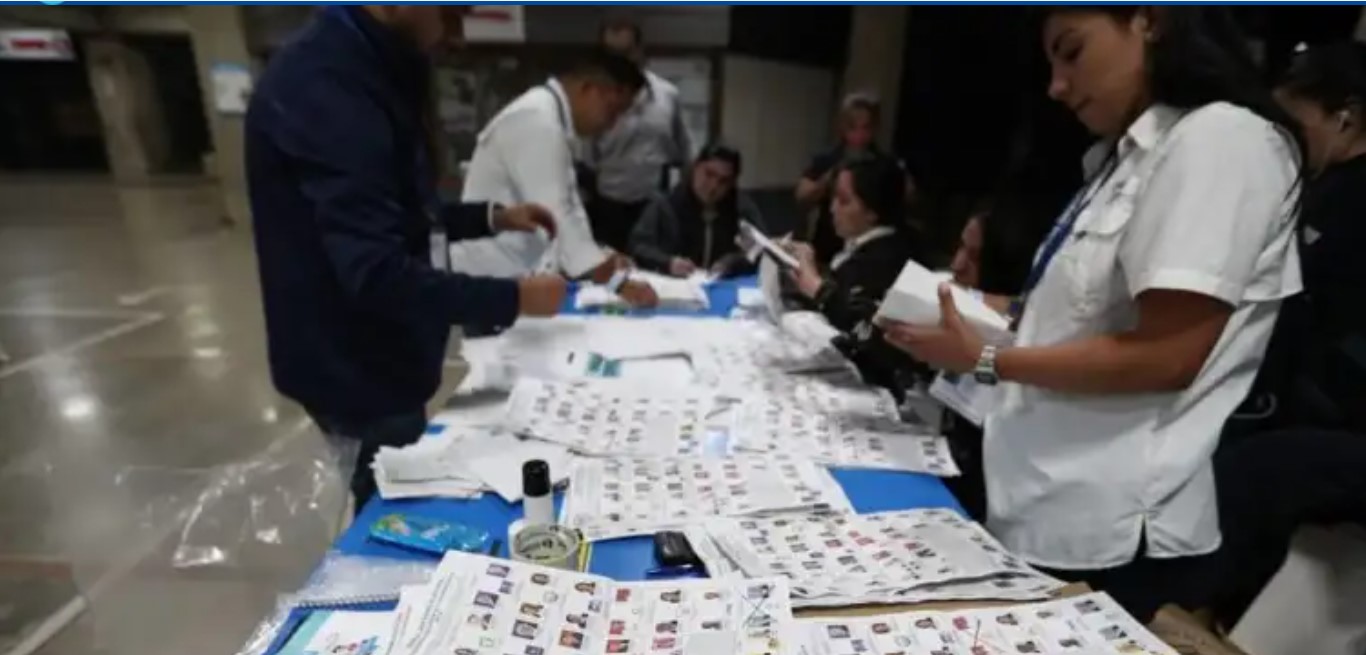 Las cajas electorales contienen las actas y las papeletas electorales. (Foto: Hemeroteca PL)