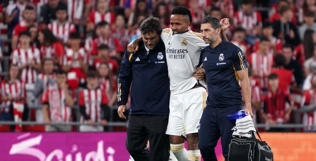 El defensa brasileño, Eder Militao, sufrió una grave lesión en el primer juego de la temporada.