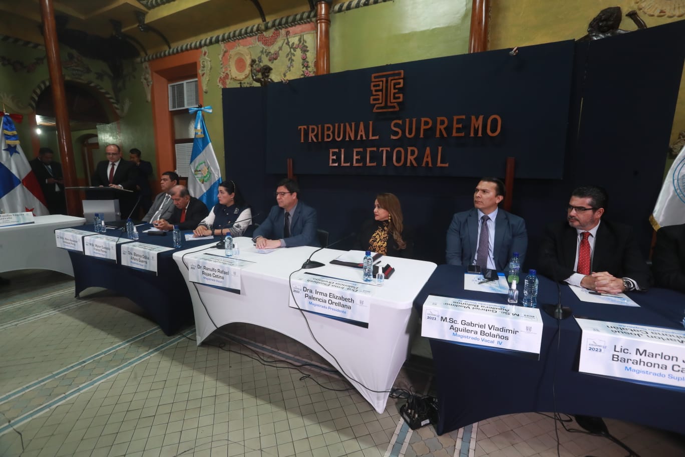Magistrado del TSE durante una conferencia de prensa para oficializar los resultados de la segunda vuelta electoral. (Foto Prensa Libre: Juan Diego González)