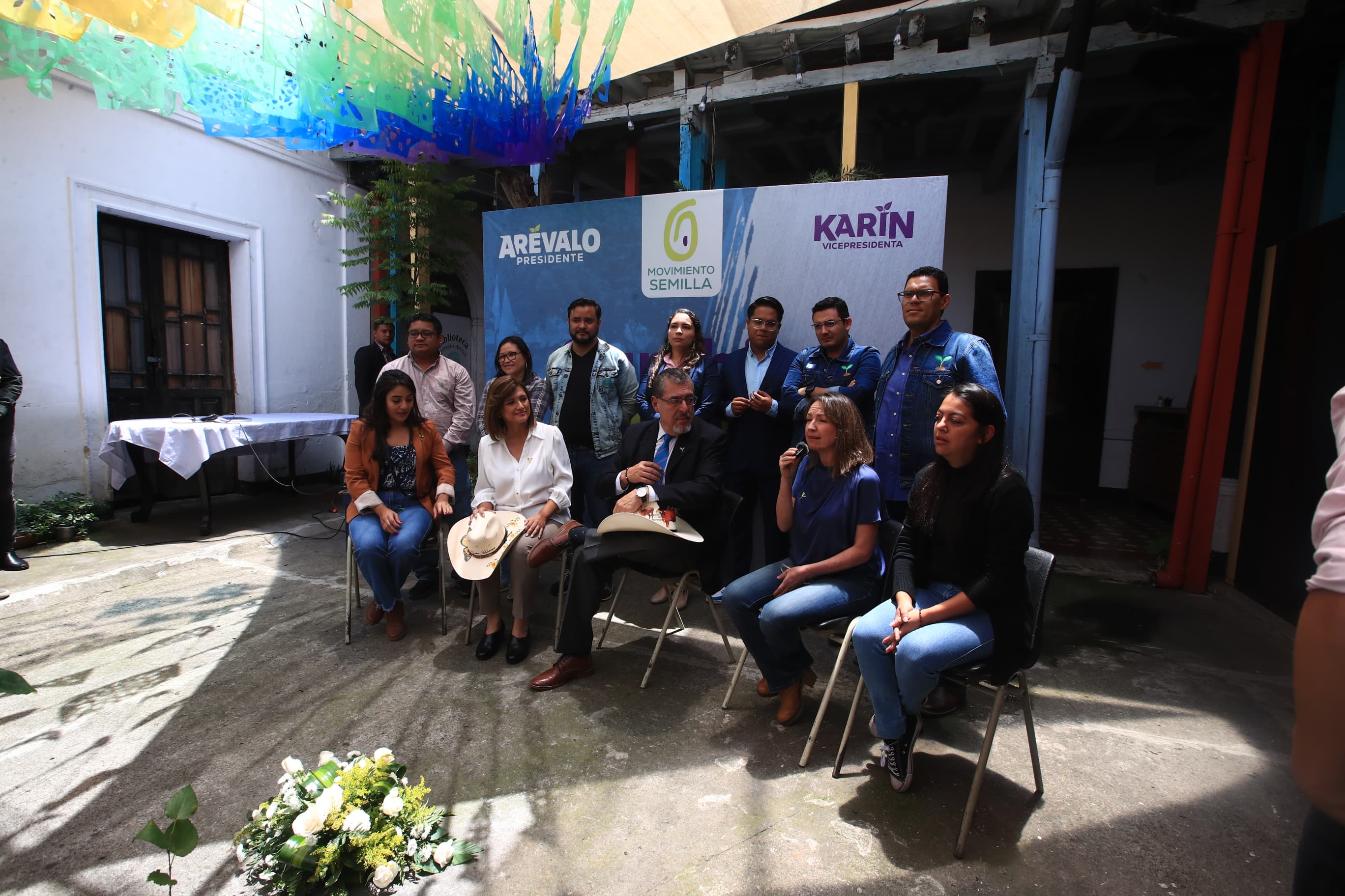 Integrantes del Movimiento Semilla en una de las últimas actividades previo a la elección en segunda vuelta del domingo 20 de agosto. (Foto Prensa Libre: María José Bonilla)