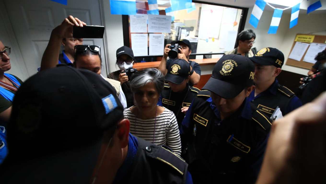 
La abogada Claudia González fue capturada por un caso en el que se le señala de abuso de autoridad. (Foto Prensa Libre: Carlos Hernández Ovalle)

