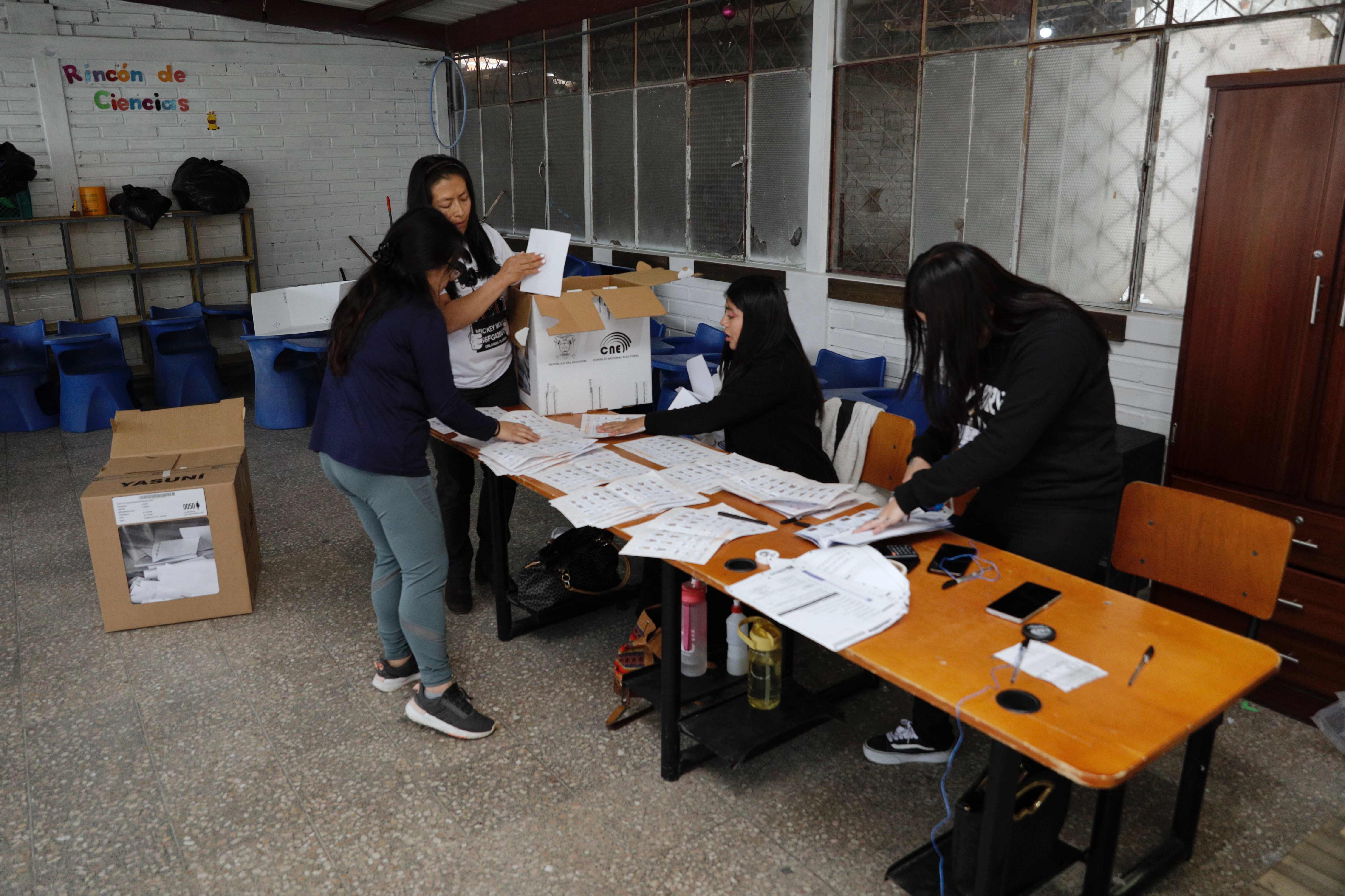 ECUADOR-ELECTION-REFERENDUM-VOTERS