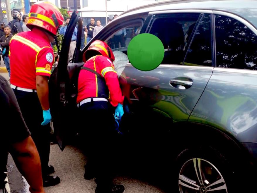 Ataque armado en zona 10: asesinan a un hombre dentro de un vehículo en bulevar Los Próceres y autoridades amplían detalles del hecho
