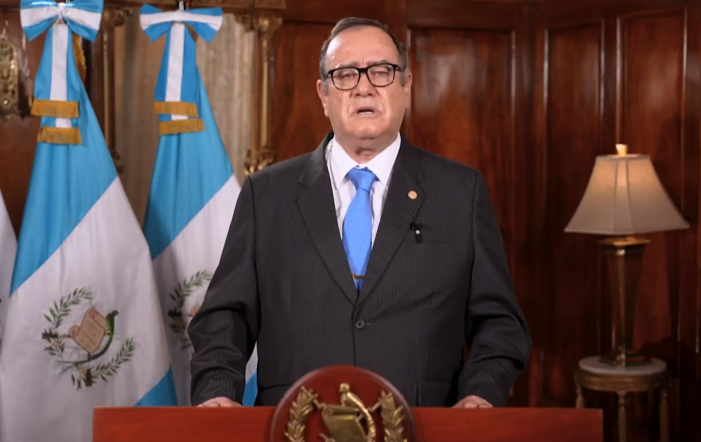 Alejandro Giammattei, presidente de Guatemala, en la cadena nacional en la que anunció la fecha de la primera reunión de transición con el nuevo gobierno. (Foto Prensa Libre: captura de video Gobierno de Guatemala)