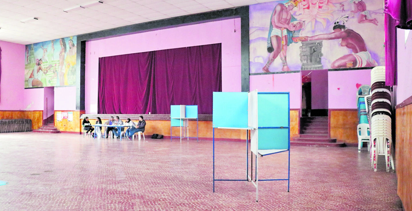 Una baja afluencia fue captada en el centro de votación en la Escuela Federal de Huehuetenango. (Foto: Hemeroteca PL)