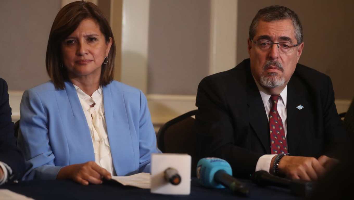 Karin Herrera, vicepresidenta electa, y Bernardo Arévalo, presidente electo de Guatemala. (Foto Prensa Libre: Juan Diego González)