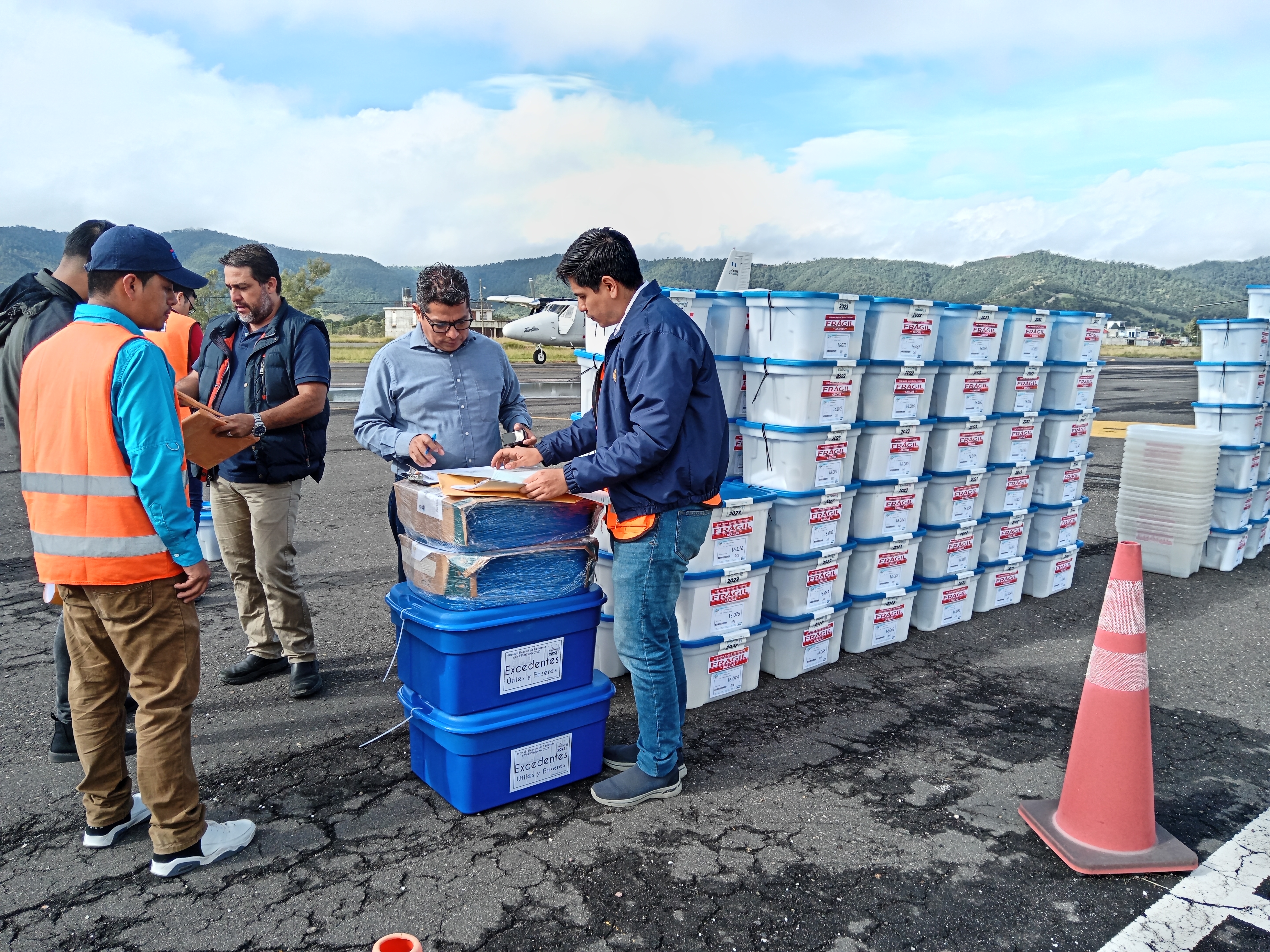 Cajas electorales enviadas a Huehuetenango, Izabal y Totonicapán